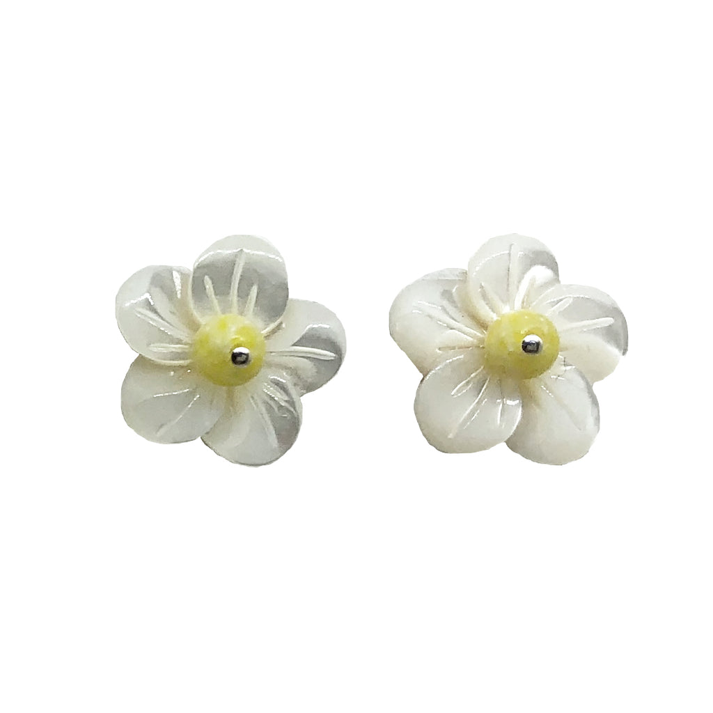 Blossom daisy stud