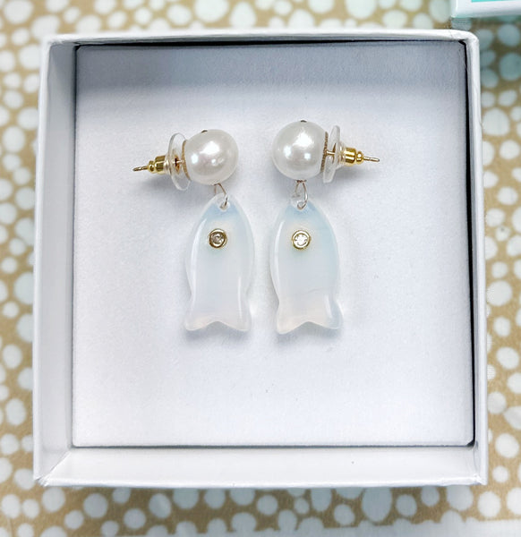 Les Poissons, ear bobs in opalite