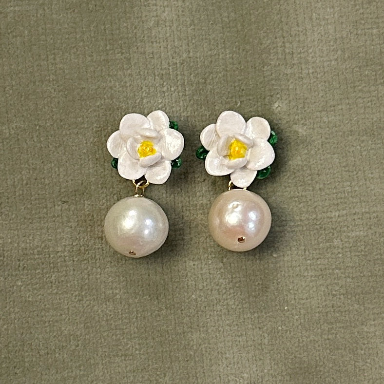 Magnolia petite pearl drops