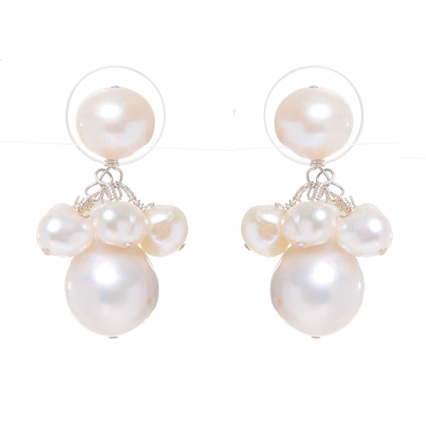 Audrey drops in white pearls